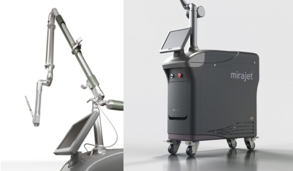 JSK Biomed Mirajet’s main body (right) and main body attached with handpiece nozzle syringe (left)