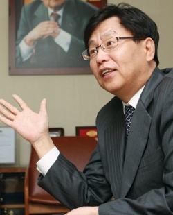 YangGu Lee, CEO of Dongsung Bio Pharm